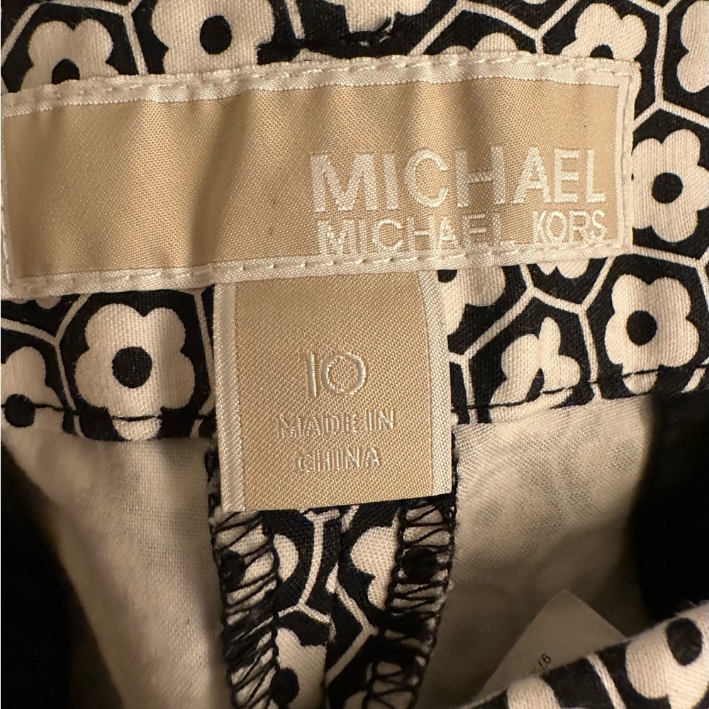 NWOT MICHAEL Michael Kors Black/White Daisy Print Cotton Stretch Pants. Size 10. - Picture 10 of 13